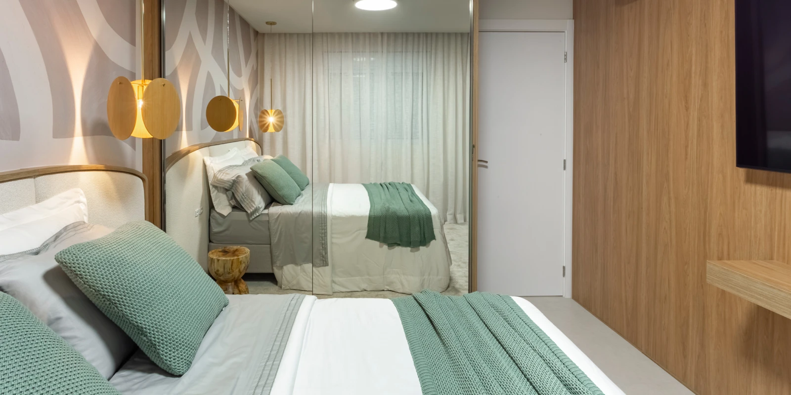 Dormitório de casal do apartamento do Tremezzo, em tons de verde